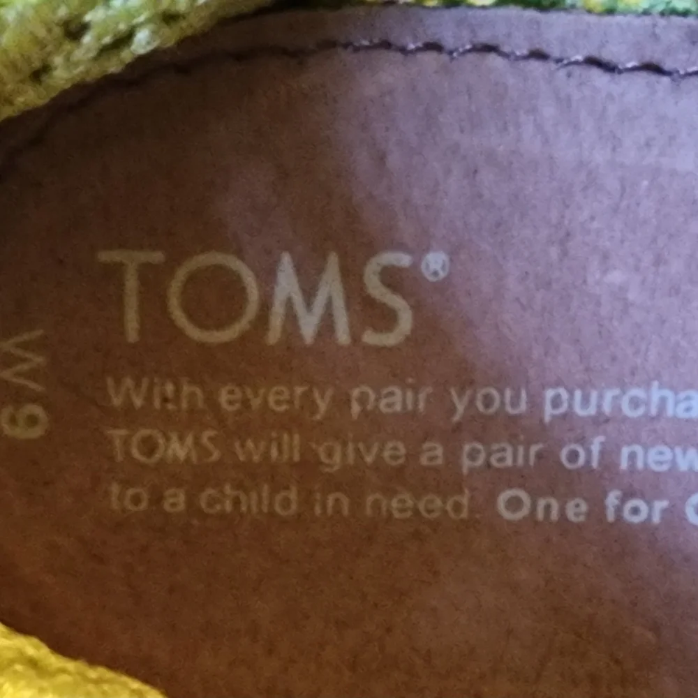 TOMS Classic Neon Lime Crochet Slip On Flats Shoes Womens Size 9
